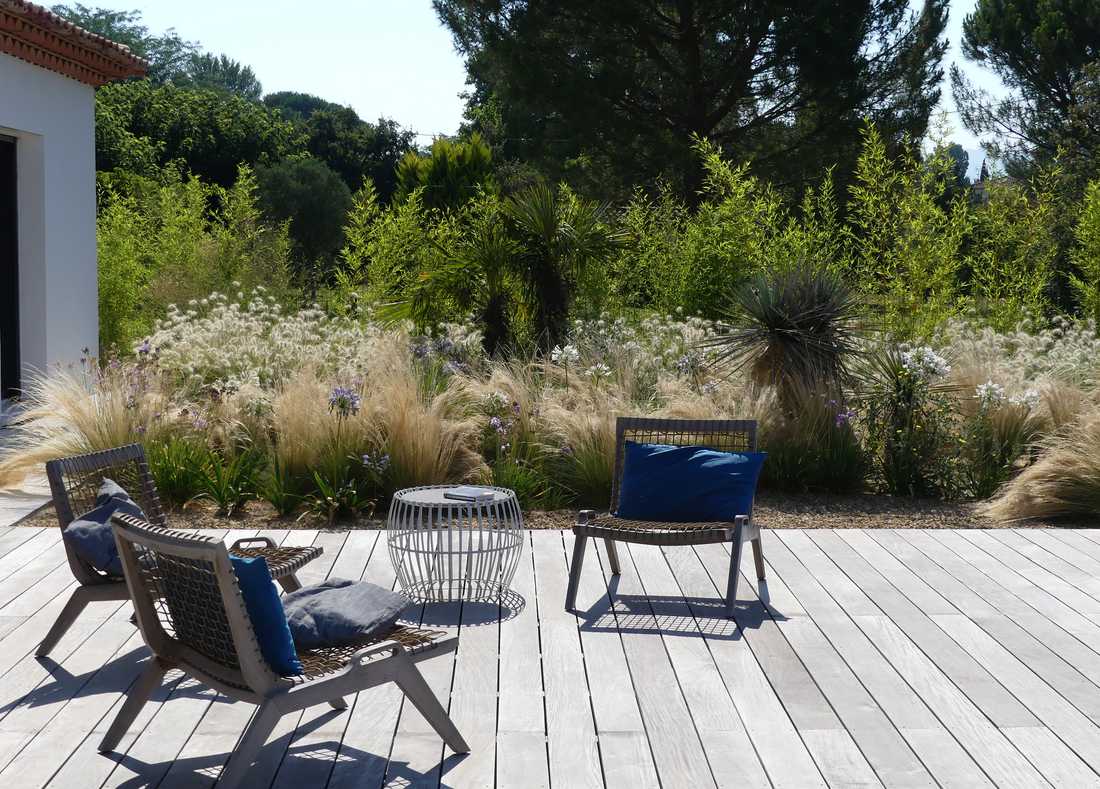 Terrasse aménagée par un jardinier paysagiste des Pays de la Loire