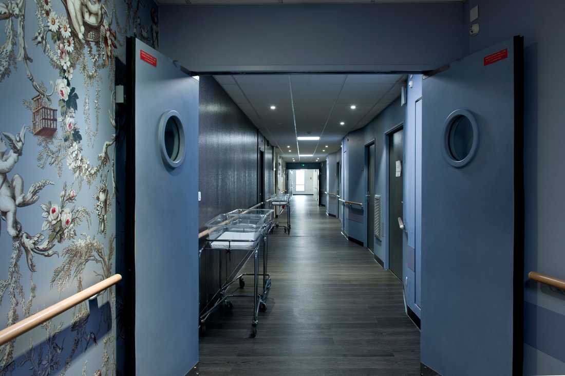Rénovation des couloirs d'une clinique-maternité à Nantes